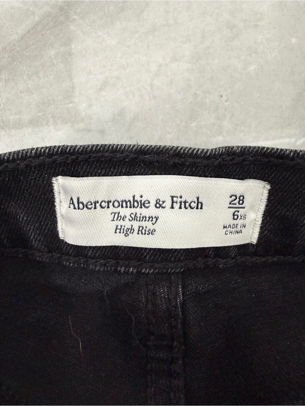Women’s Abercrombie & Fitch The Skinny High Rise Jeans Split Hem Size 28 Short - Picture 8 of 15